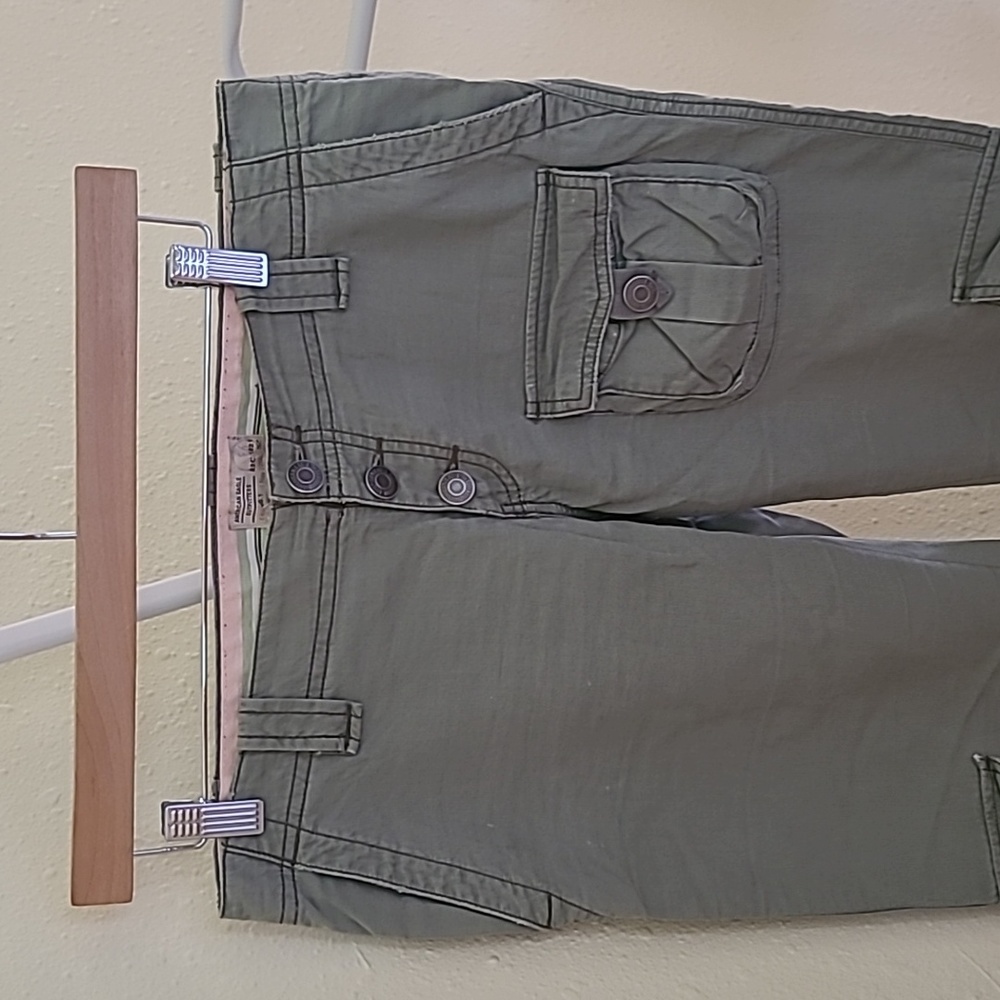 American Eagle Outfitters button fly cargo pants. Light green, size 6